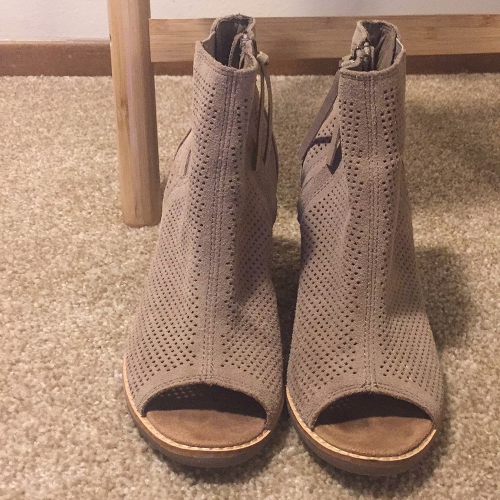 Majorca TOMS beige booties